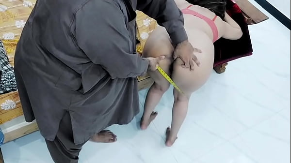 Penjahat India Ngentot Cewek Desa Gawar, Pantat Besar Seperti Jalang, Keras Dan Kasar Gaya Doggy Dengan Audio Hindi Jelas Dan Bicara Romantis