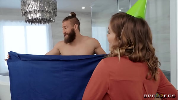 Goyang Hot Dengan Lesbian Roommate Seksi / Download Full Di Brazzers