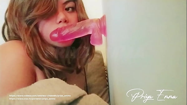 Gadis India-arab Terpanas, Priya Emma, Mengulum Dildo Dengan Penuh Nafsu
