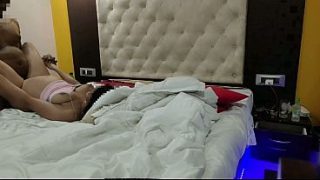 Trisha Ngesek Pakai Alat Penis Besar, Ngomong Hindi Sambil Dientot Kencang