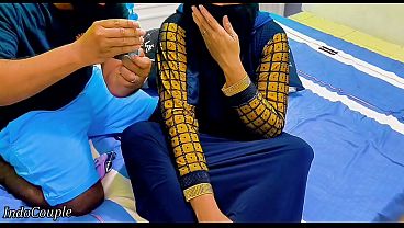 Adik Tiri Berhijab Ngesek Pakai Mainan, Tapi Kakak Tiri Salah Masukin Ke Lubang Pantat