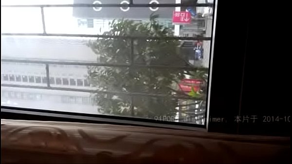 浩哥在饭桌上把闺蜜操得欲仙欲死