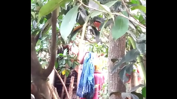 Wanita India Mandi Telanjang Bulat