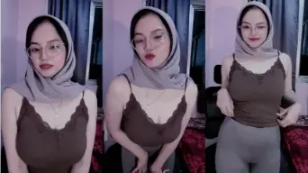 Cewek Berjilbab Goyang Montok Di Live Ebot
