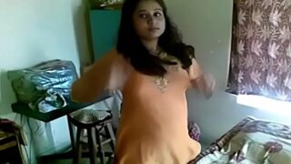 Jija Ganas Menghajar Memek Montok Salinya Di Video Mesum India