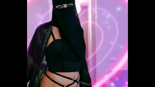 Gadis Arab Berbalut Niqab, Pesona Erotis Yang Menggoda