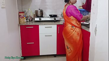 Desi Bhabhi Digebuki Ganas Di Dapur, Kontol Besar Sampai Tembus