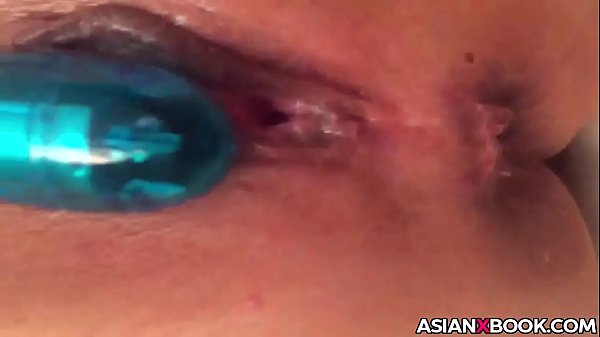 Gadis Asia Digejelek Memeknya Pakai Mainan