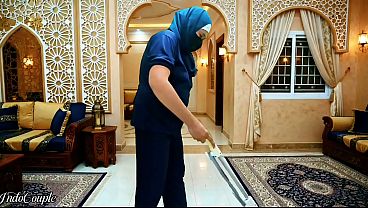 Babu Hijab Cantik Disuruh Hisap Kontol Majikan Sampai Keluar Air Mani