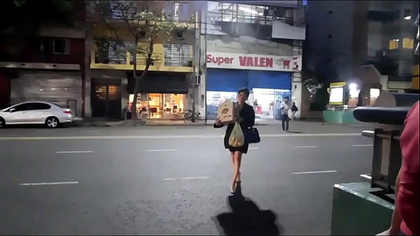 Di Tengah Pandemi Dan Gaya Rock N’ Roll, Saat Karantina Total, Ibu Temanku Ke Supermarket Dan Bikin Semua Orang Melongo