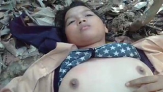 Anak Pramuka Lagi Seru-serunya Main Di Kebun, Baju Basah Keringetan, Siap-siap Aja Ada Yang Ngintipin Dari Balik Pohon.