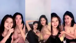 Dua Cewek Indo Lokal Seksi Saling Remes-remes Tetek Gede.