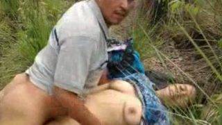 Pasangan Tua Cabul Di Luar Ruangan, Siap Mainin Satu Sama Lain.
