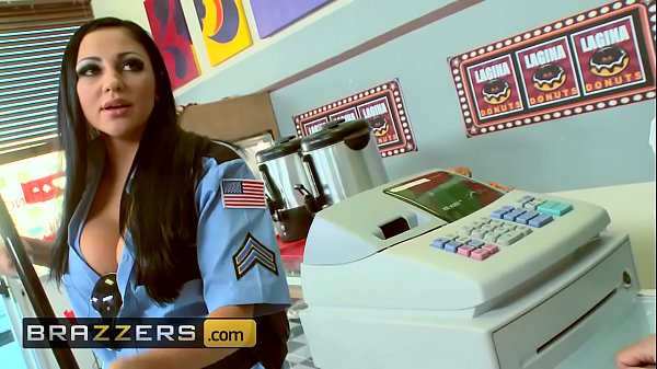 Cewek Montok Berseragam, Audrey Bitoni & Honey White Digarap Johnny Sins, Boston Cream Dari Brazzers.