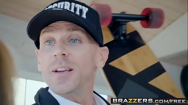 Brazzers – Nina North Dan Johnny Sins Pamer Tete Montok, Nggak Ada Main Skateboard!