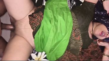 Desi Tiri Cewek Lagi Digenjot Sama Tiri Cowok Pas Di Rumah Sendirian, Full Movie Pake Bahasa Hindi, Ngewe Keras Abis.