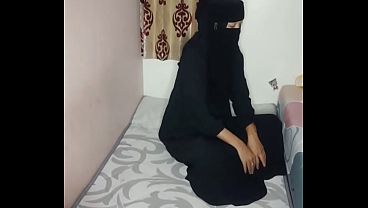 Gadis Bercadar Main Belakang Sama Sopir Pribadi, Nikmatin Tiap Sentuhan Di Balik Hijab.