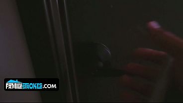 Gembrot Montok Layla London Biarin Abang Tiri Ngebor Memek Sempitnya Sampe Muncrat