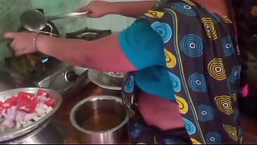 Ibu Rumah Tangga India Main Masak-masak Sambil Main Ranjang Sama Pacar.