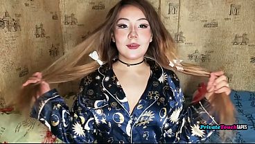 Gadis Gemuk Rusia Dengan Paha Besar Mainin Memek Sempitnya Pakai Dildo Nancep Di Dalem