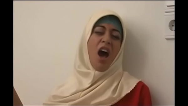 1101689 Cewek Arab Jilbabnya Kebuka, Siap Digoyang