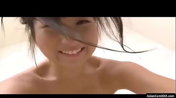 Bokep Pembantu Asia Montok Mandi Sambil Crot