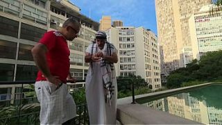 Sheik Árabe Veio Pro Brasil Na Copa, Ele E O Guia Pegaram As Torcedoras Brasileiras No Hotel, Levaram Pro Quarto E Foderam AtÉ O Cuzinho Das Safadas – Completo No Red