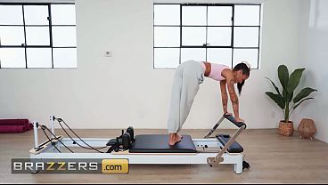 Brazzers – Ryan Reid Kena Colmek Keras Sama Victor Ray, Memek Sempitnya Diregangin Sampai Muncrat Pas Fitness