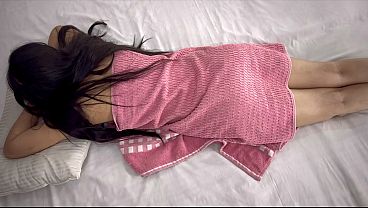Nri Cewek Cantik Digerayang Pantatnya Sama Waiter, Langsung Digenjot Memeknya Sampai Njerit