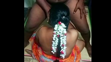Ibu Rumah Tangga India Main Kencan Panas Dengan Paman Kampung.