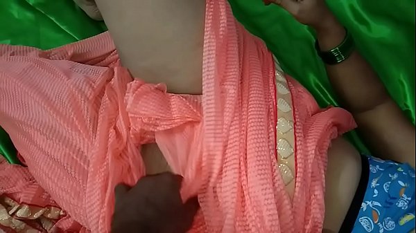 Desi Savita Lagi Chudai Karte Hue, Gili Chut Aur Garam Saans