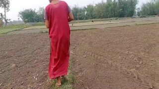Pelacur Bhabhi Ngentot Tetangga Di Sawah, Kontolnya Dimasukin Ke Memek