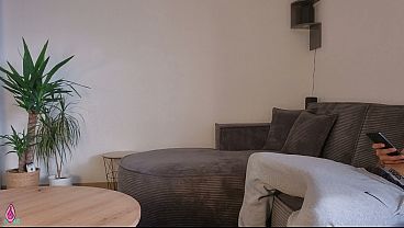 Ibu Tiri Lihat Kontol Keras Anak Tiri Pas Lagi Bersihin Rumah, Bantu Dia Keluarin Di Pantat Gede Bulatnya.