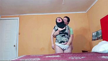 Wanita Berjilbab Digebrak Gaya Doggy