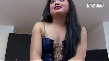 Goyangin Pantat Tebalnya Pake Rok Mini, Doi Gak Tahan Terus Megangin