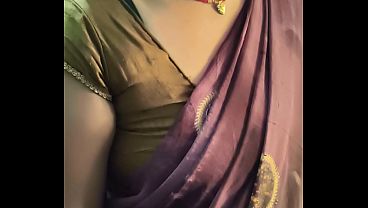 Halo Gue Tertarik Sama Ibu Rumah Tangga India Yang Seksi Dan Bikin Ngilu