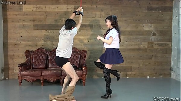 Cewek Jepang Pake Kostum Anime Lagi Hancurin Peler Kontol