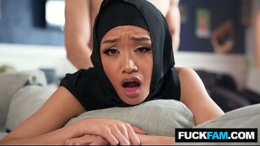 Hijabi Dikenalkan Ke Budaya Amerika, Dada Menghebohkan Jade Kimiko Dan Parker Ambrose
