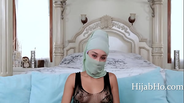 Ibu Tiri Berhijab Bikin Tenang – Cali Lee, Nafsu Menggoda
