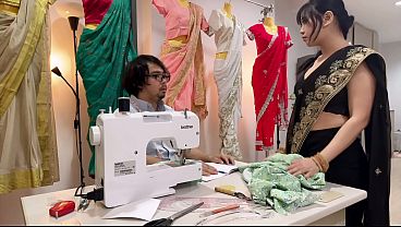 Tailor Laki-laki Ngeregangin Pussy Kecil Indian Gua Sampe Kebuka Lebar.