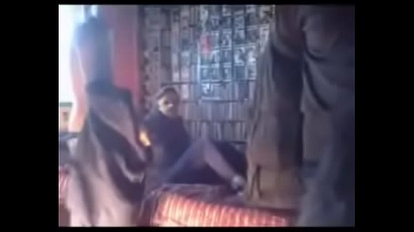 Pasangan Desi Ngewe Bertiga – Aksi Panas Bagian 1