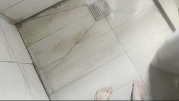 Aku Nemu Mainan Kontol Di Kamar Ibu Tiri Arabku, Lalu Kusuruh Dia Cobain Kontol Asli Yang Gede.