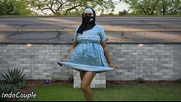 Hijab Cewek Mahasiswi Jogging Di Tempat Umum, Ngabisin Duit Pake Mulut.