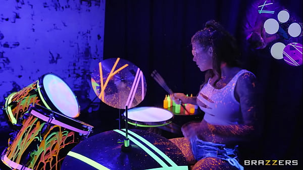 Tonton Trailer Full Bang The Drummer Dari Brazzers, Mulus Banget!